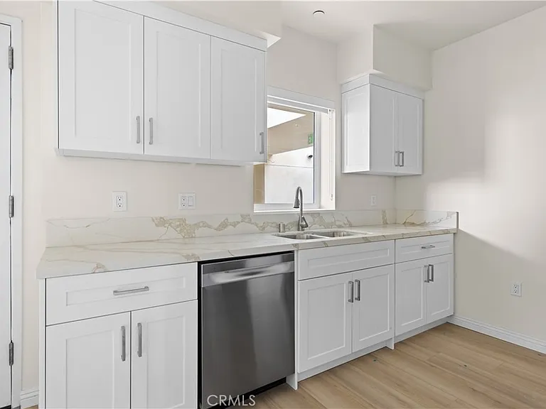 1818 S Norton Ave #201 — Photo 11