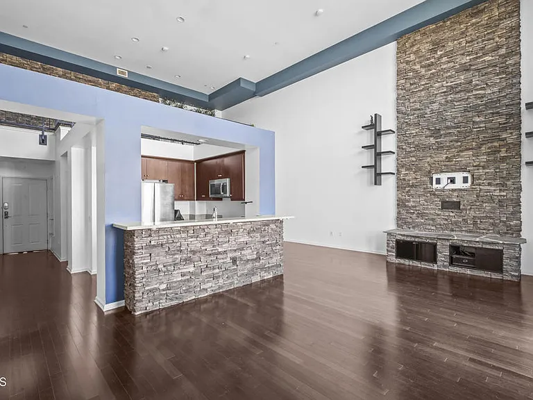 1901 Victoria Ave #201 — Photo 14