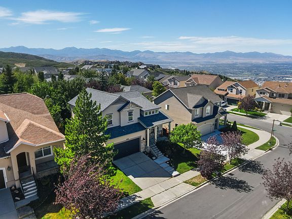 5th image of 15086 Alder Glen Ln
