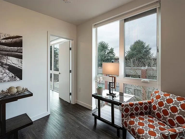 Hamilton- Your Bright, Modern City Home! — Photo 45