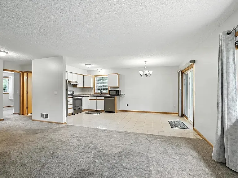 E Beaver St — Photo 14