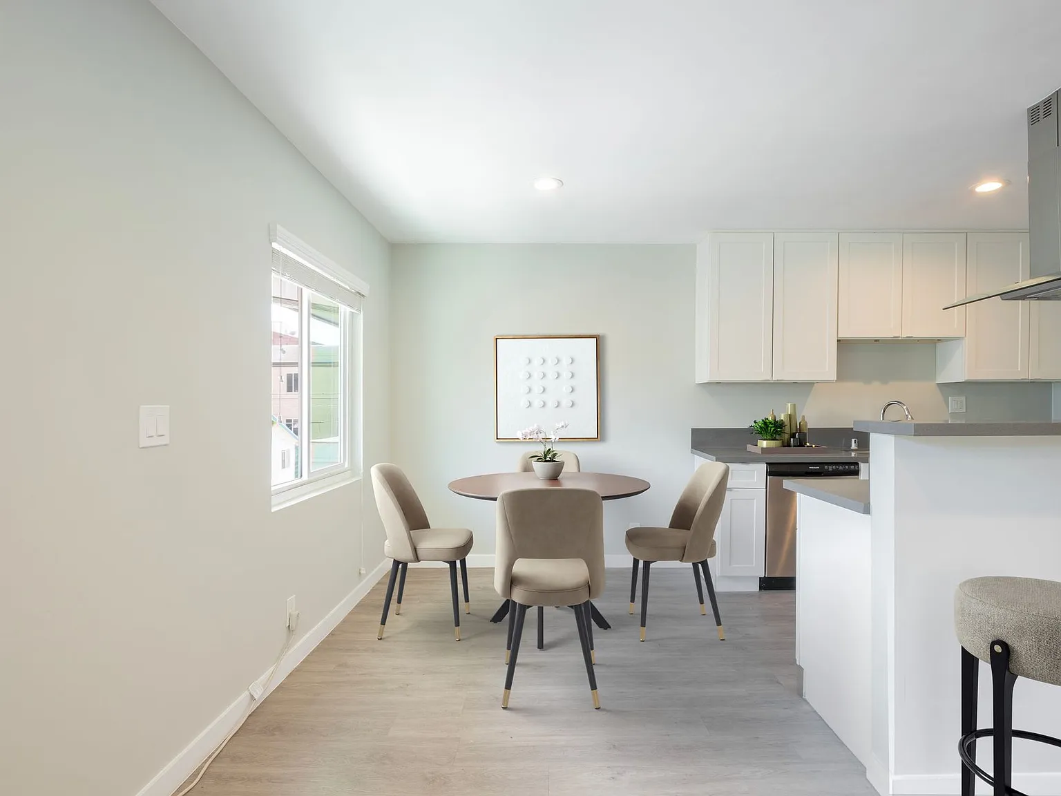 5622 La Mirada Ave — Photo 2
