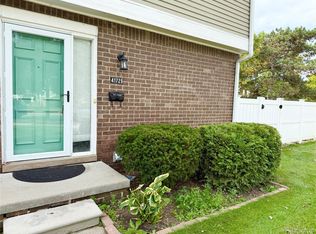 41729 Broquet Dr, Northville, MI