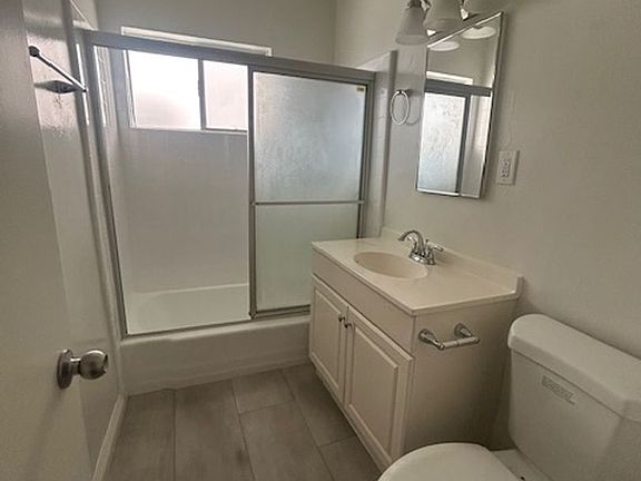 4th image of 11834 Oxford Ave APT B