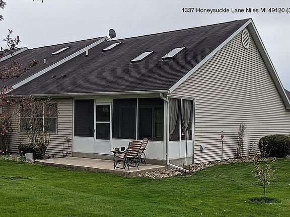 4th image of 1337 Honeysuckle Ln
