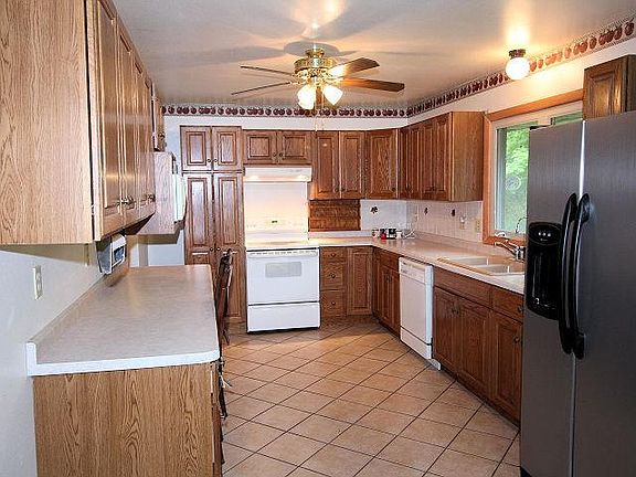 3rd image of W304S10391 Lakeview Dr