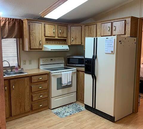 3rd image of 12470 E Patricia Dr