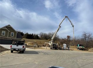 859 Canyon Ln, Leavenworth, KS 66048