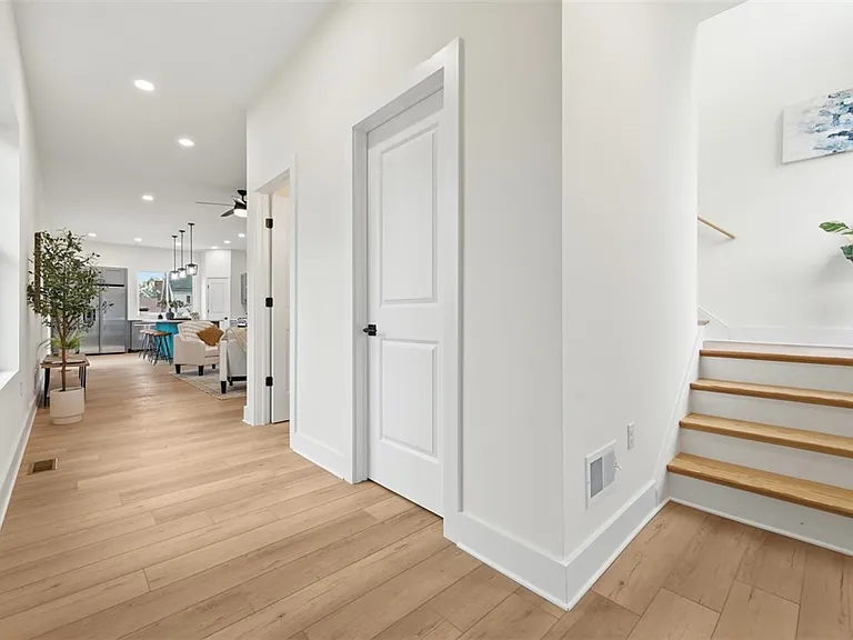 1361 Hawthorne St — Photo 19