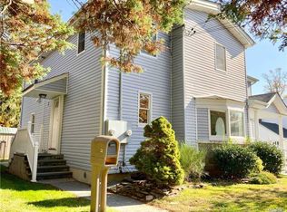 22 Oldwood Rd APT B, Pt Washington, NY 11050