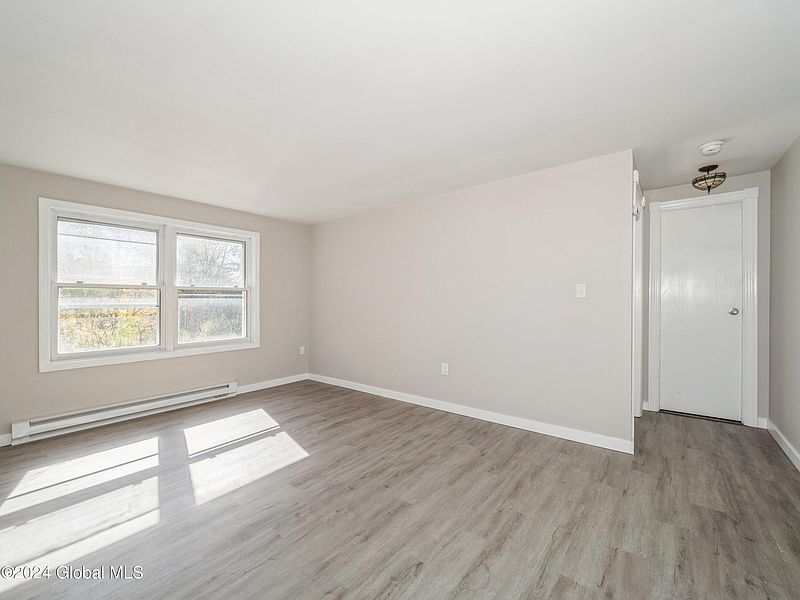 3rd image of 6 Kelso Street