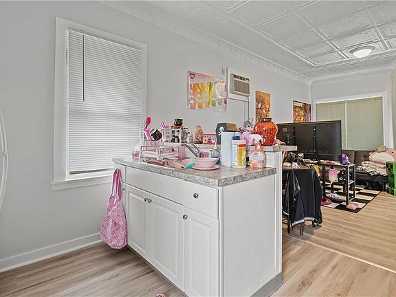 5th image of 42 Transit St