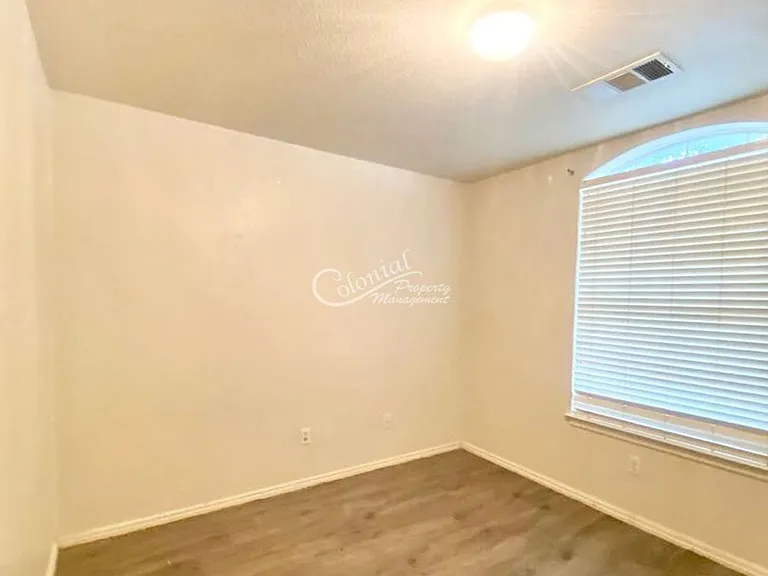 1501 Darjeeling Dr — Photo 13