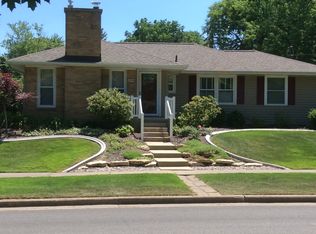 2940 Maplewood Dr SE, East Grand Rapids, MI