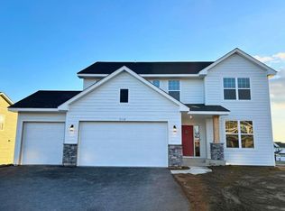 7112 Pearl Dr, Chanhassen, MN 55317