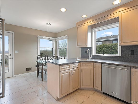 5th image of 99 Lester Drive
