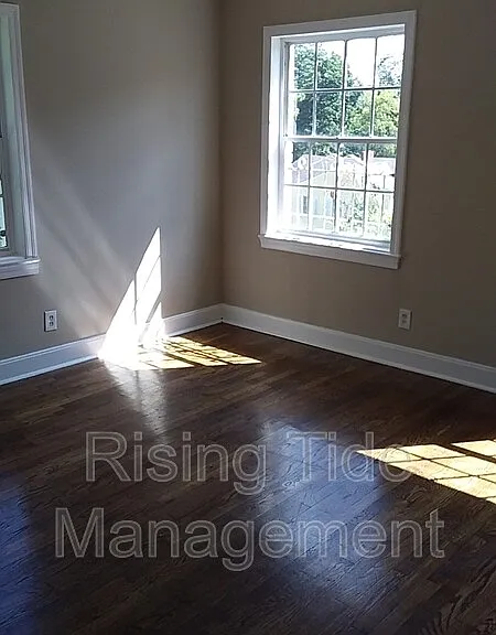 229 Pinewood Ave — Photo 6
