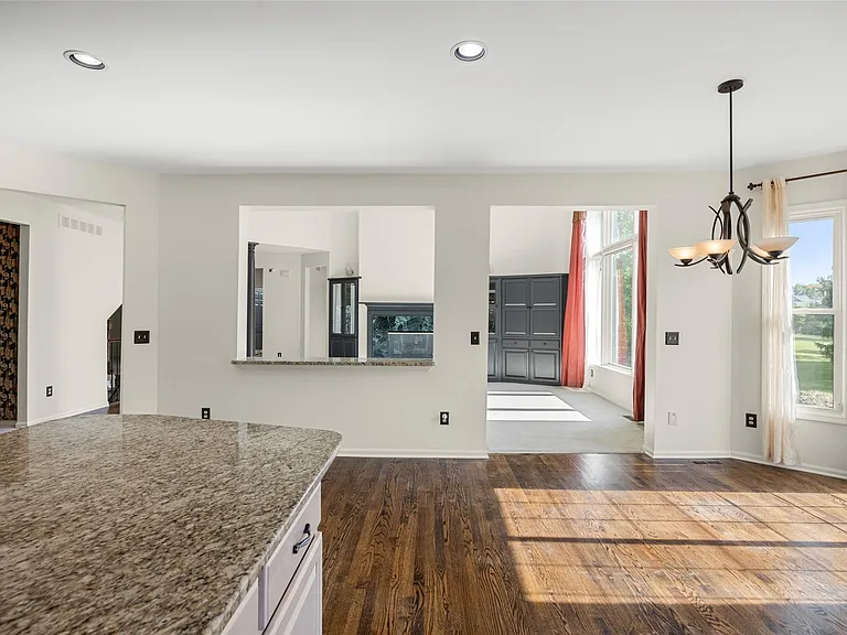 24084 Westmont Dr — Photo 8