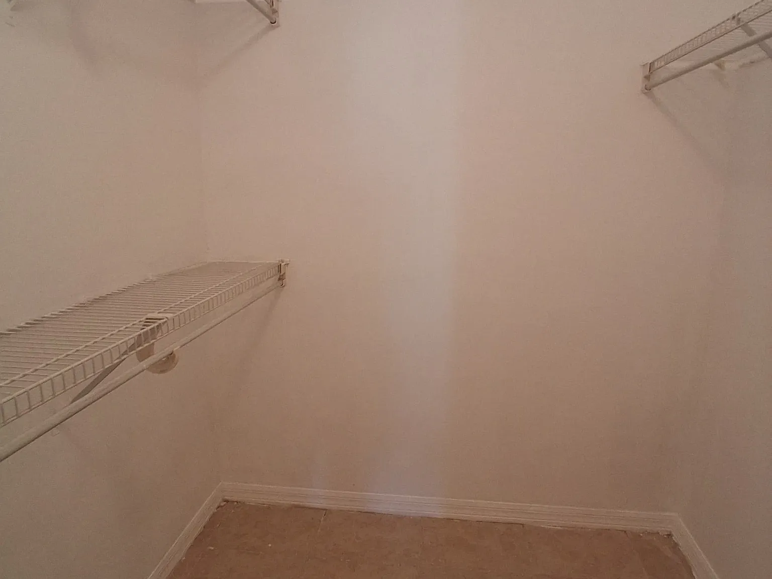 1 bed, 1600 sqft, $1,350 — Photo 2
