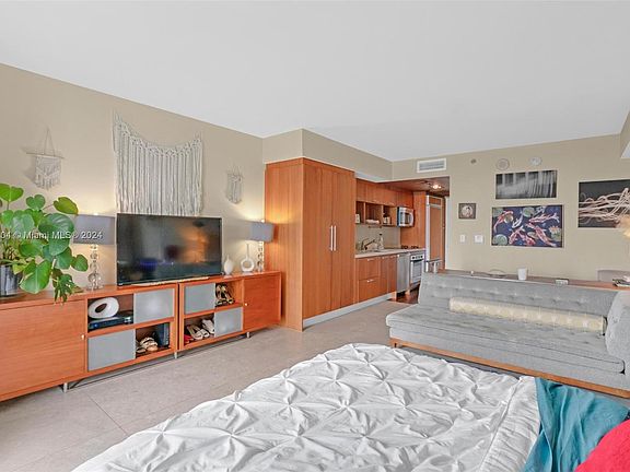 3rd image of 50 Biscayne Blvd APT 803