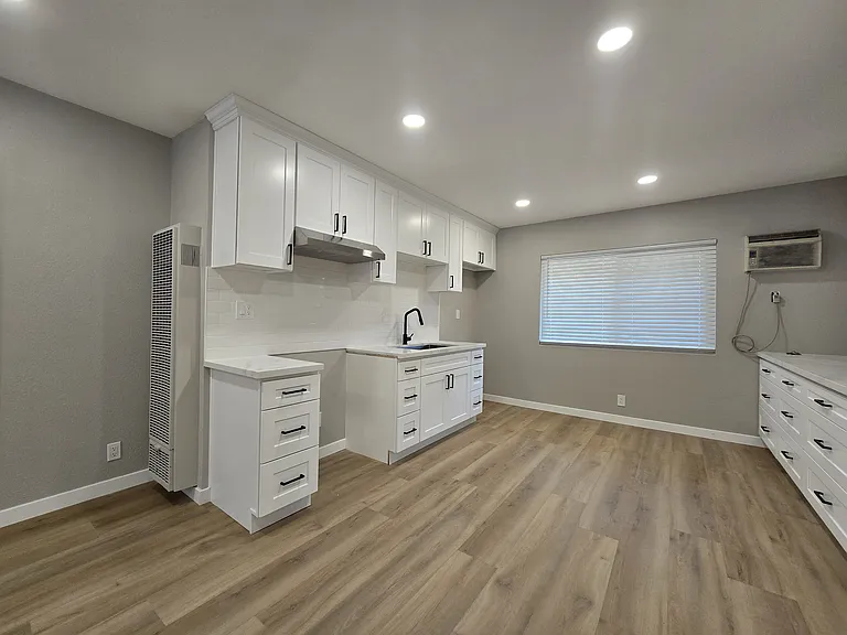 873 E Monterey Ave — Photo 9