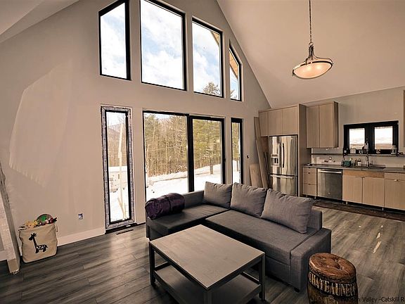 3rd image of 18 Linda Ln