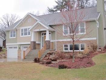 1st image of 652 Richardson Ave
