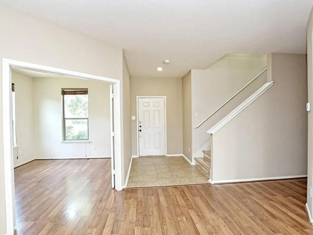 4 bed, 2.5 bath, 2996 sqft, $2,250 — Photo 3