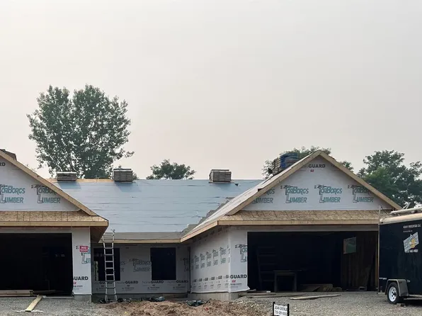1003 Charles Wright Dr, Waupaca, WI 54981