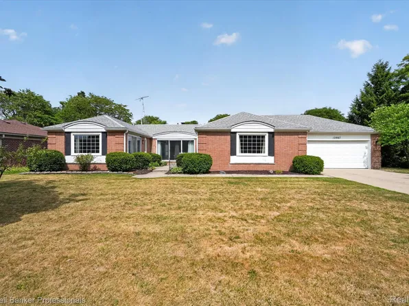 12867 Via Catherina Dr, Grand Blanc, MI 48439