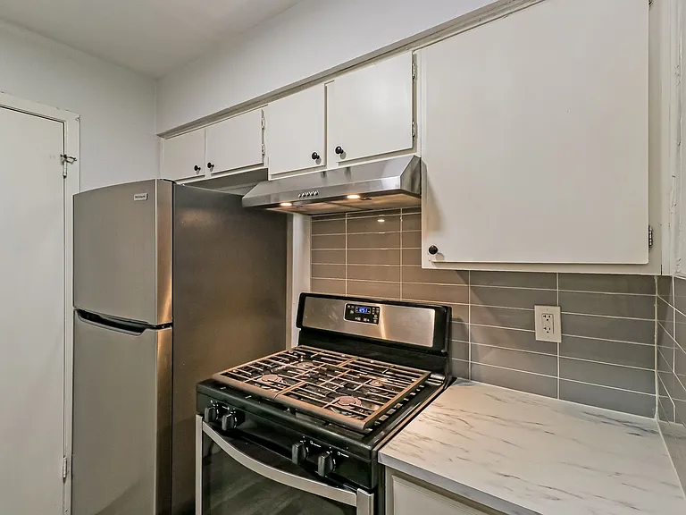 6710 Wentworth Dr — Photo 7