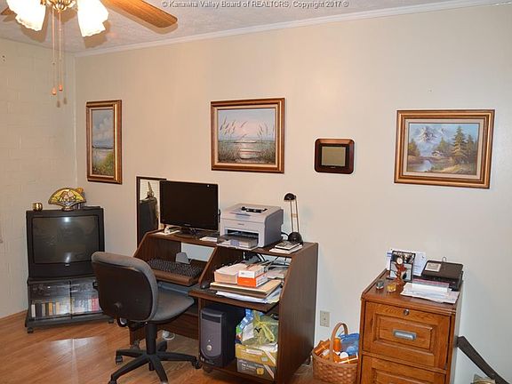 2nd image of 2106 Kanawha Blvd E