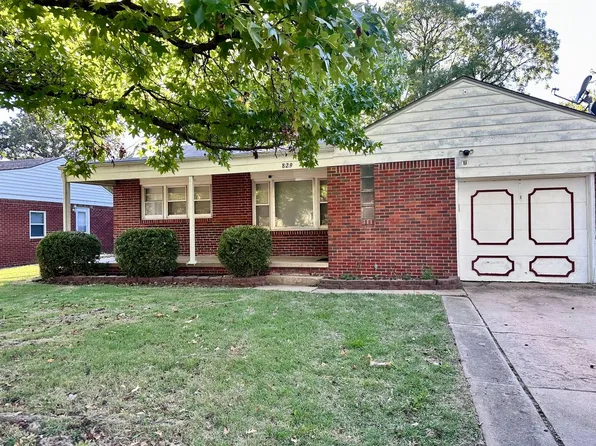 829 S Watson Ln, Wichita, KS 67207