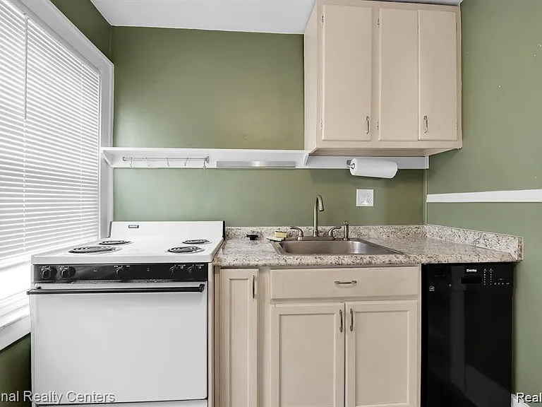 39 E Brockton Ave — Photo 14
