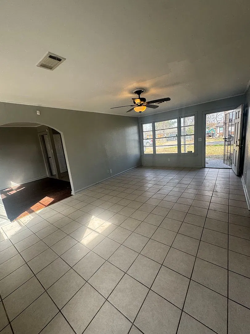 Beautiful 3 bedroom Home off Mansfield — Photo 3