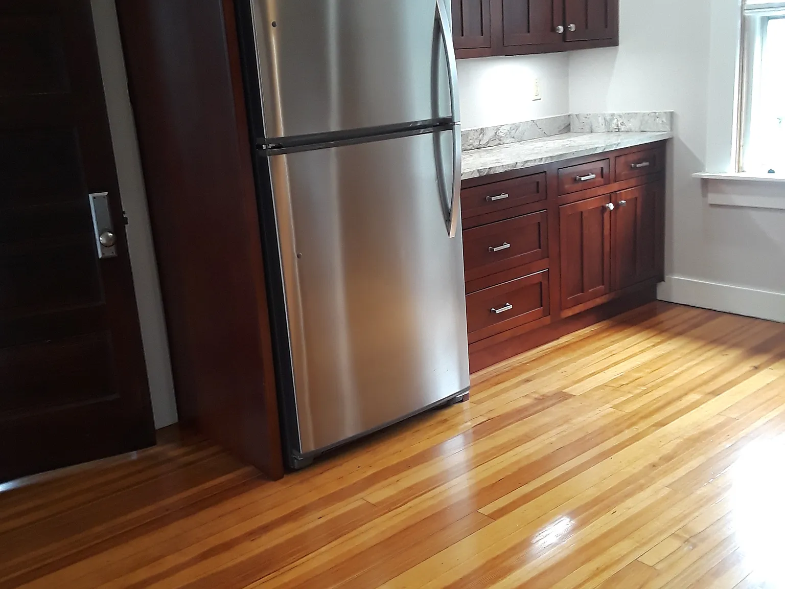 3 bed, 1400 sqft, $2,400 — Photo 4
