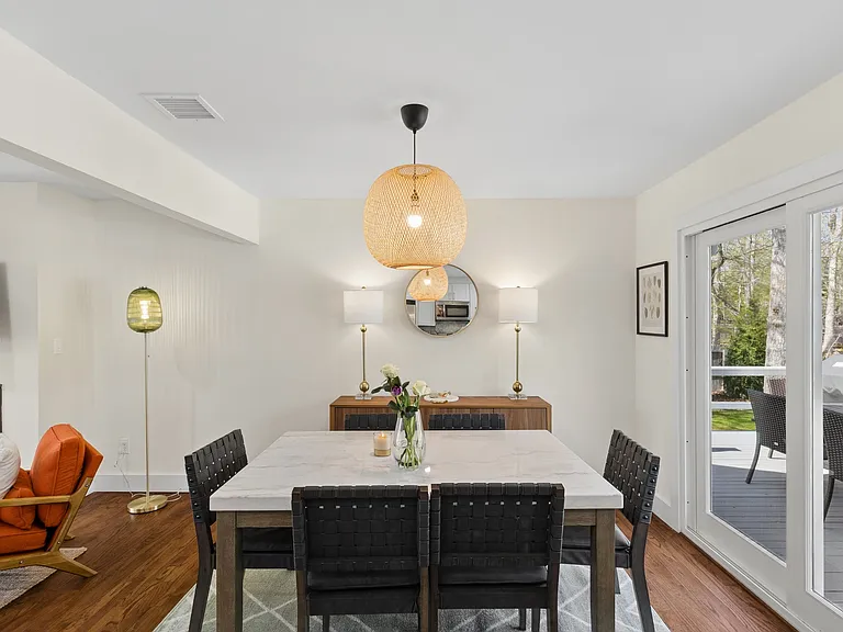 135 Pembroke Dr — Photo 19