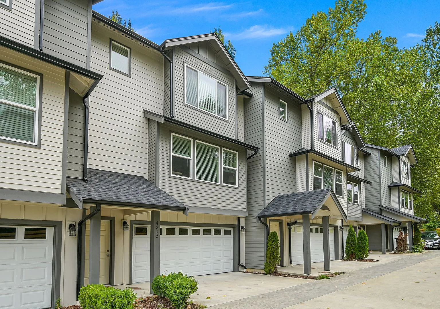 Deemer Road Townhomes- Schedule a Tour Today! — Photo 2