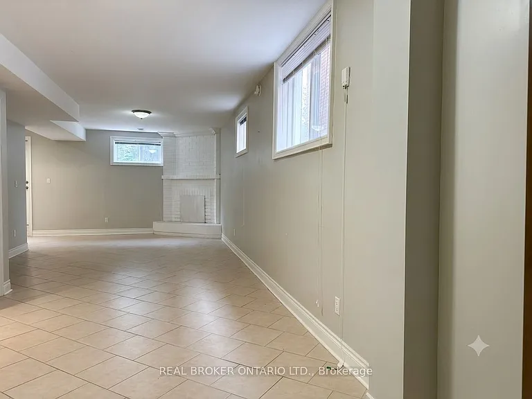 5 Twinberry Cres #LOWER — Photo 10