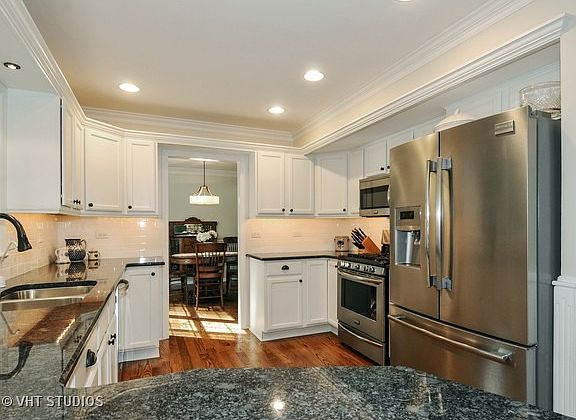 3rd image of 940 N Ashbury Ave