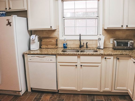 3rd image of 11 Brentwood Pl