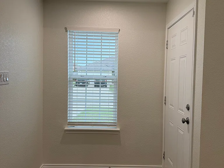 404 Kylar St — Photo 2