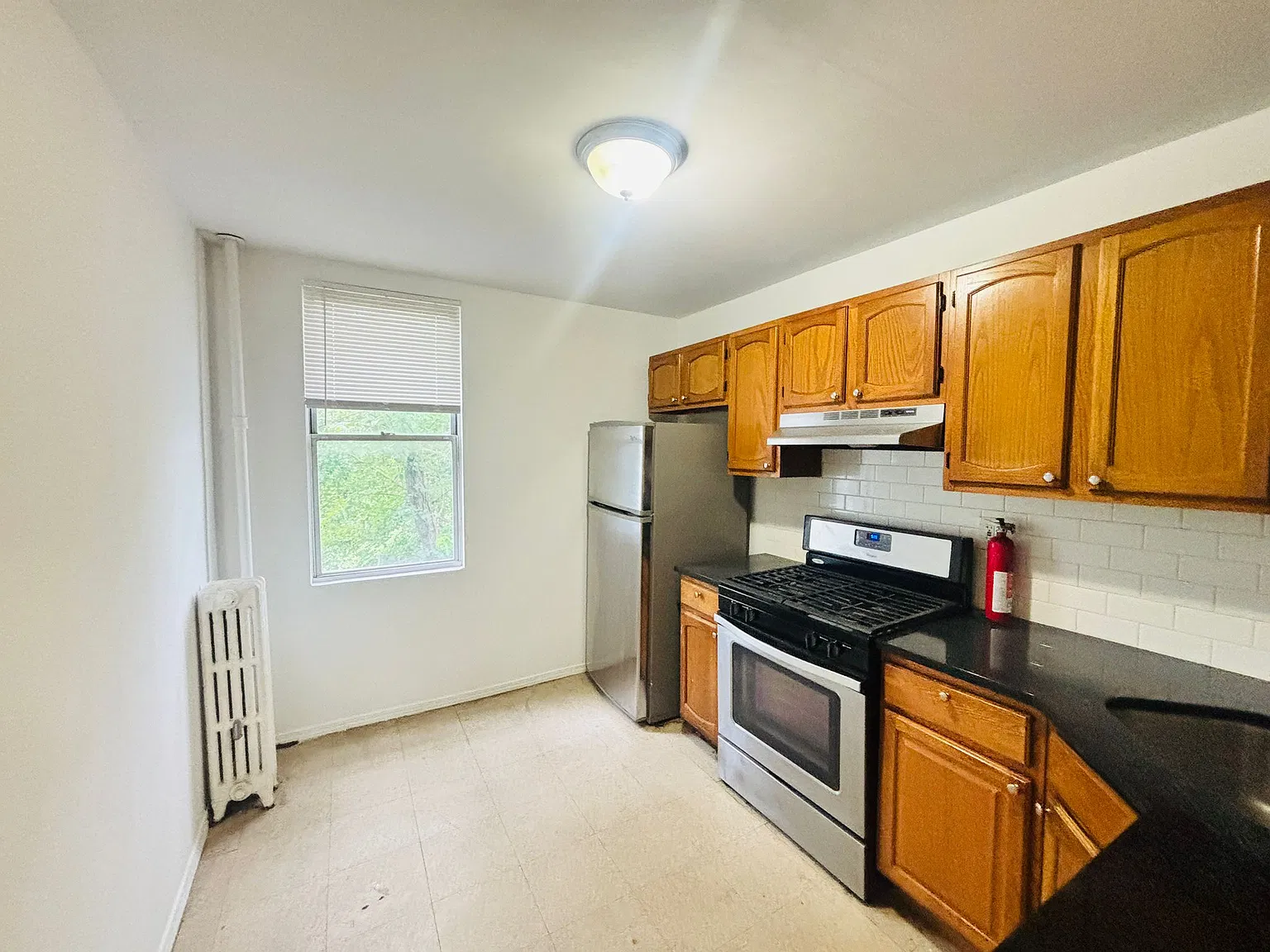 137 Winfield Ave — Photo 3