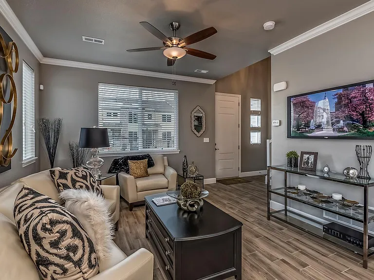 Willow Point Townhomes — Photo 1