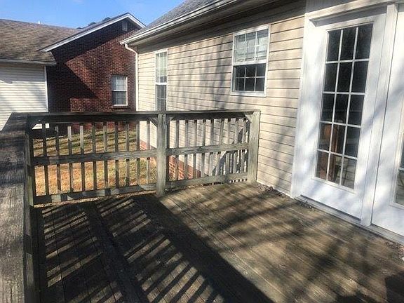 3rd image of 121 Twin Oaks Dr
