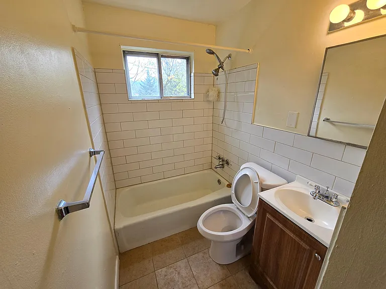 2218 Hamilton Ave #C — Photo 5