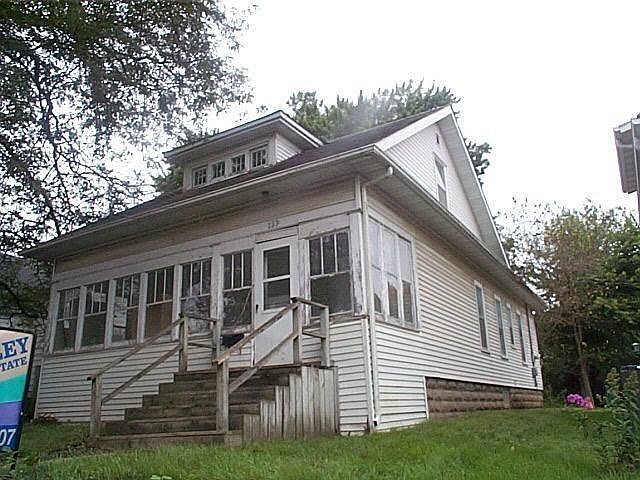 2nd image of 127 S Oak St
