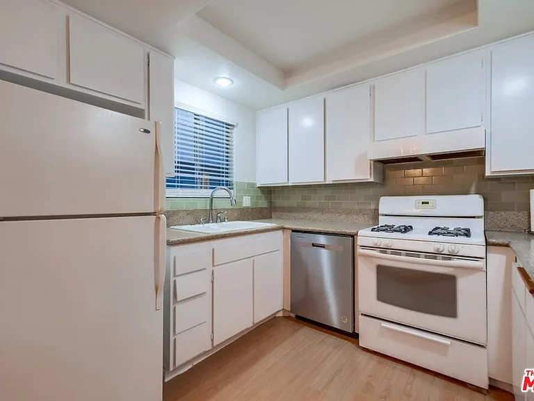 1077 W Kensington Rd #3 — Photo 22