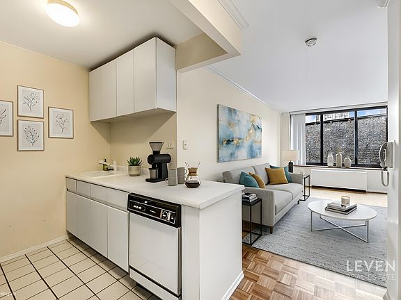 2nd image of 155 W 70th St APT 12H