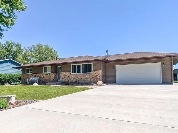 702 13th St, Kalona, IA 52247